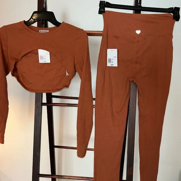 Matching Legging Set - Picture 3 of 5